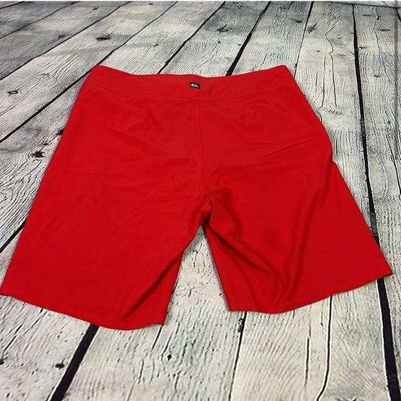 Red quiksilver board shorts - Picture 2 of 3